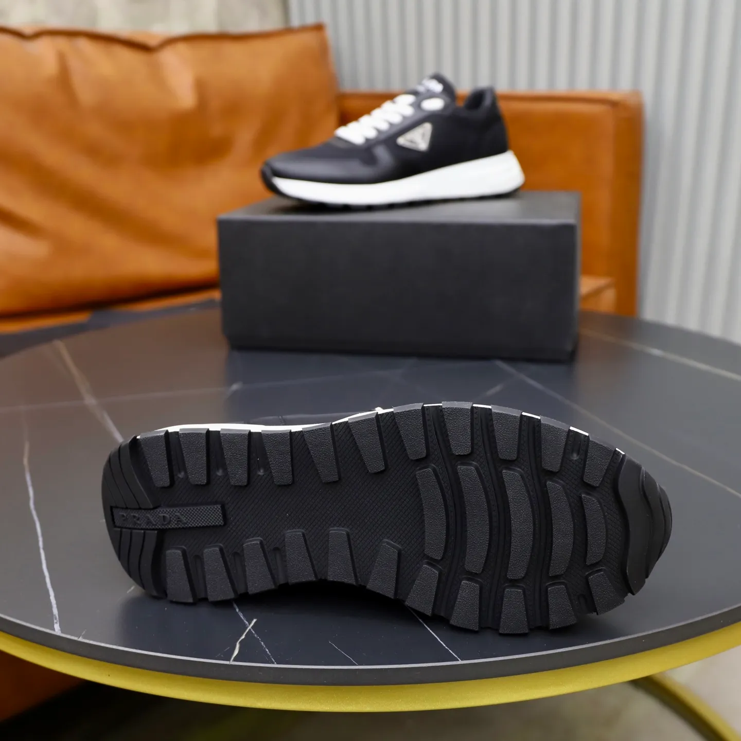 Factory price: 600💰Top original order Brand: PRADA (Prada) Standard code: Men's size 38/44 (45 can be customized) Grade: Same as the official website Material: Original cowhide stitched with imported cloth, cowhide lining, original combination of two-color wear-resistant soft outsole Style category: casual sports version, young fashion, European and American trend, British style Color: actual picture color